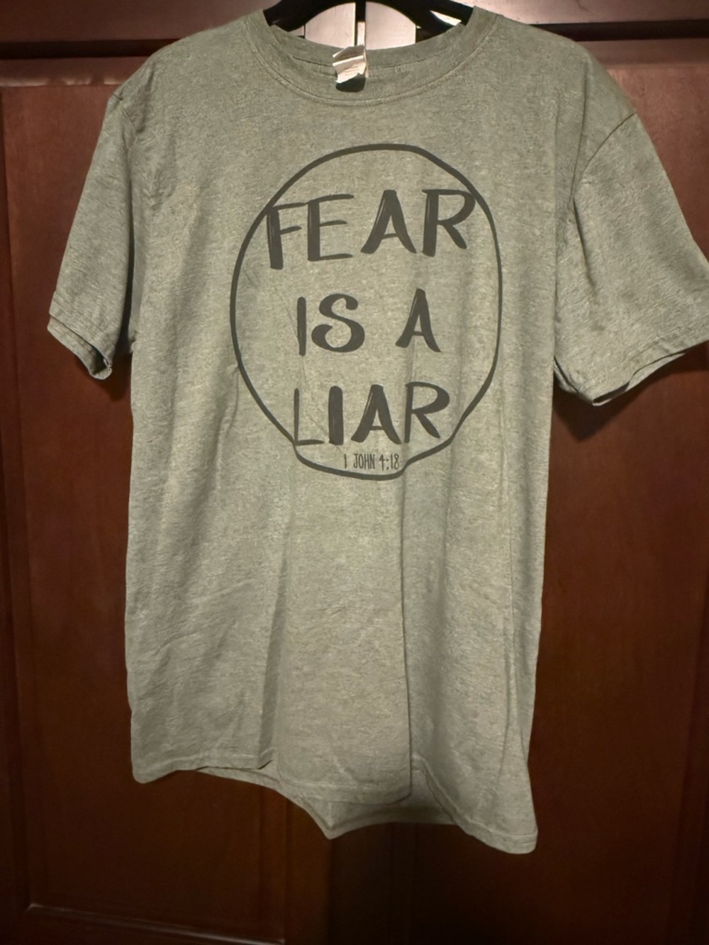 Gildan Olive Green "Fear Is A Liar" Short Sleeve Tee Unisex Size L